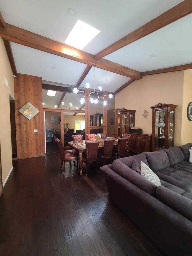 Building Photo - 7813 Kenway Pl W