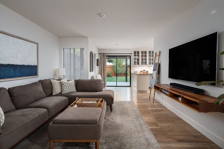 Building Photo - 6732 Antilope St