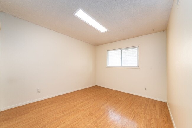 Building Photo - Single-Story 3 Bedroom Home with Pool in Camarillo