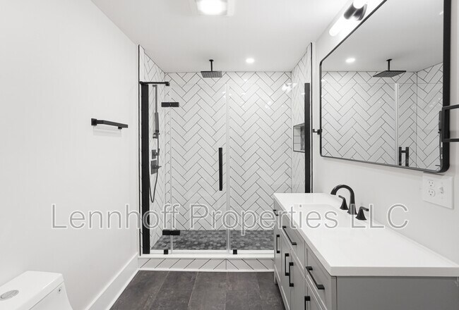 Building Photo - 28 Clark St