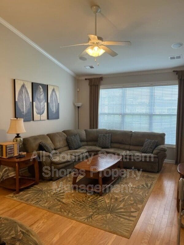 Building Photo - 264 Viareggio Road