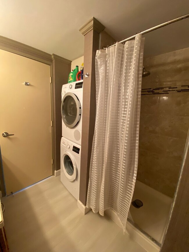 Building Photo - All Utilities Included in Furnished 2 Bed,...