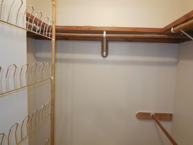 Building Photo - 2 Bedroom 1.5 Bath Townhouse with Fireplac...
