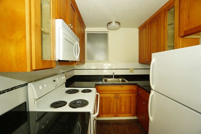 Floorplan - 2015 Haste St.
