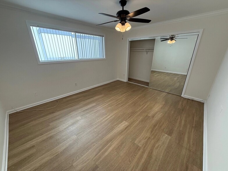 Building Photo - 1631 Barry Ave