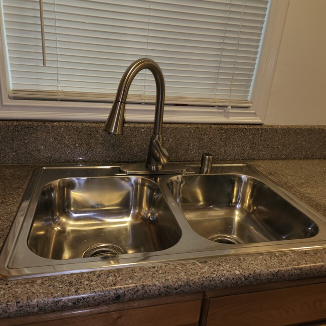 Kitchen sink stainless steel - 3424 12th Ave