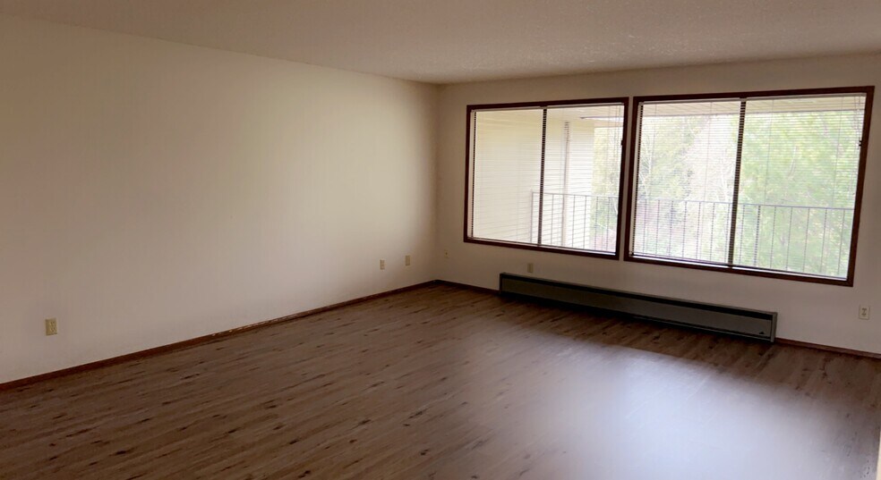 Building Photo - 107 La Villa Dr