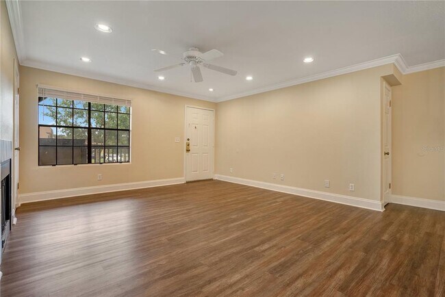 Building Photo - 370 Lake Placid Ct