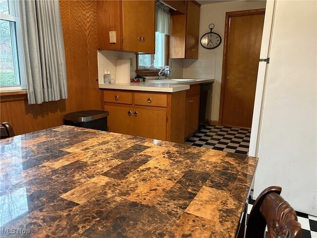 Building Photo - 168 Valley View Dr