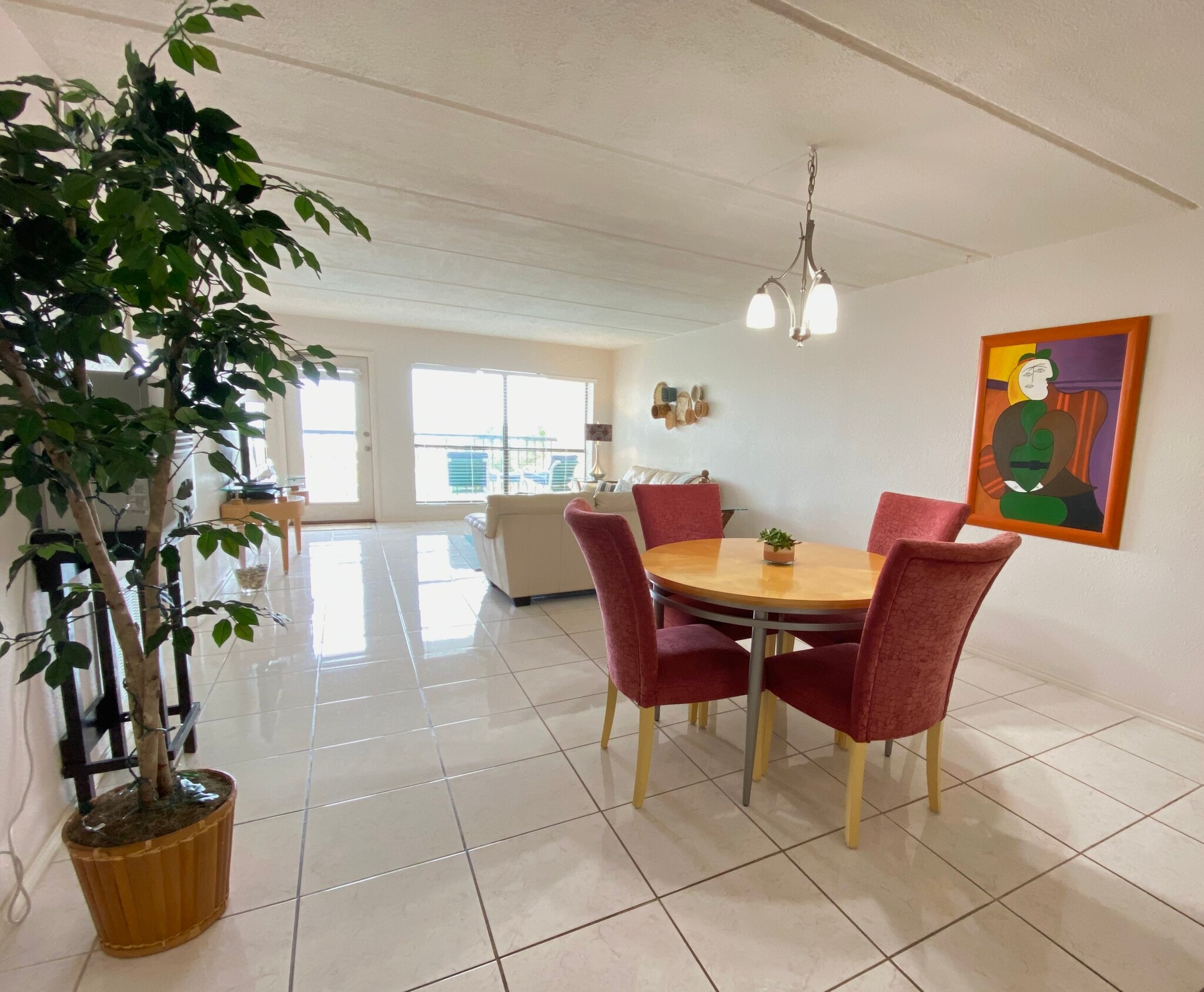 Open concept - 404 Padre Blvd