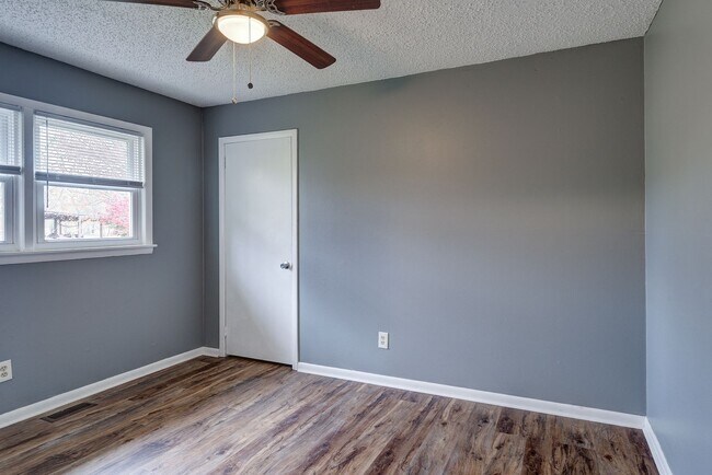 Building Photo - Newly Renovated 3 Bedroom Rental in Johnso...