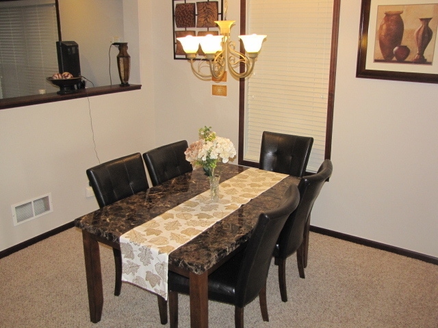 Building Photo - Fabulous 3Bd/2.5Ba House/Detached townhome- over 2000 finished sqft plus unfinished basement! Woo...