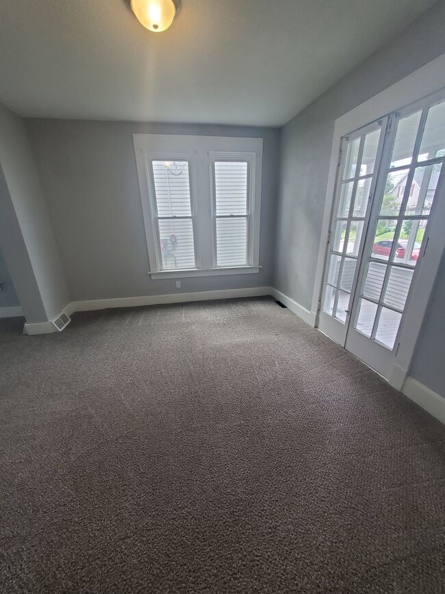 Building Photo - Nice 2 Bedroom 1 Bath House with Garage in...
