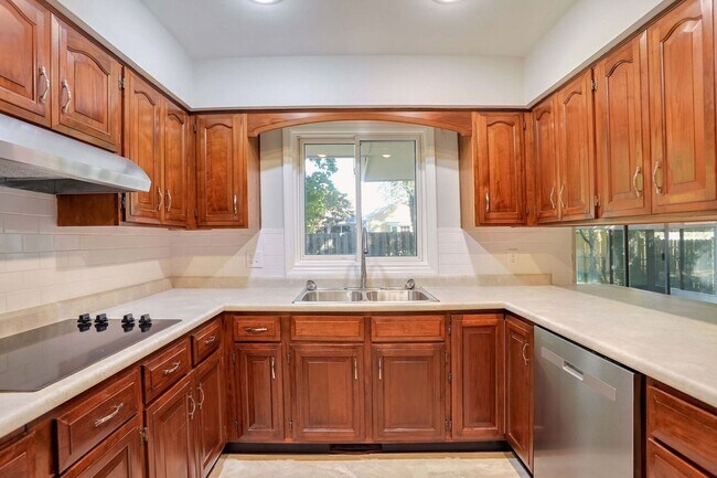 Building Photo - 1716 Georgetown Dr