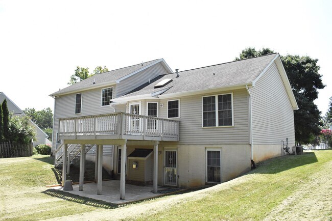 Building Photo - A Great South Stafford Location!