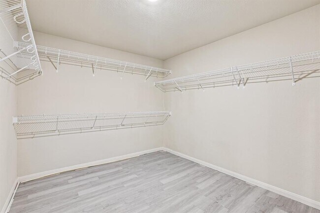 Building Photo - 117 Cherry Tree Ln