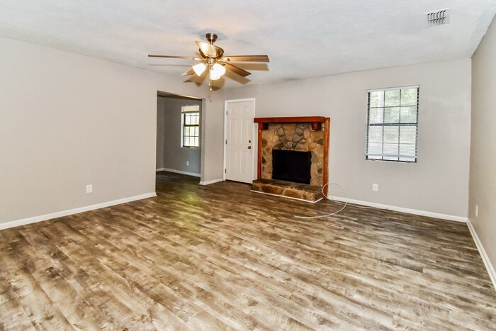 Building Photo - 529 Bradley Dr