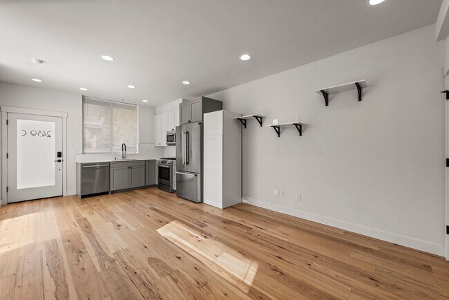 Building Photo - Luxury 2 Bed | 2 Bath Ballard Townhome with Private Rooftop Deck