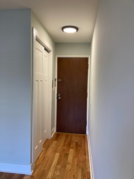 Building Photo - 696 Elm Pl