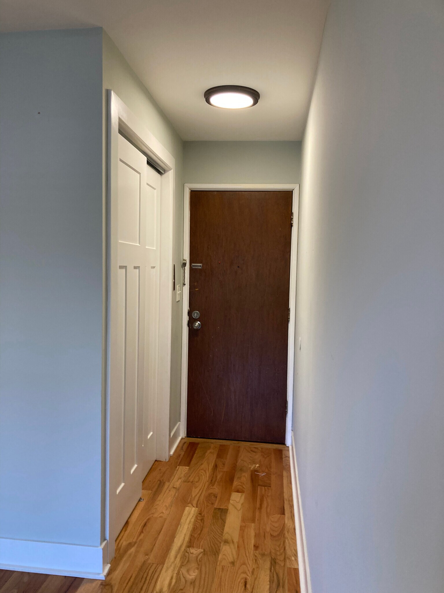 Building Photo - 696 Elm Pl