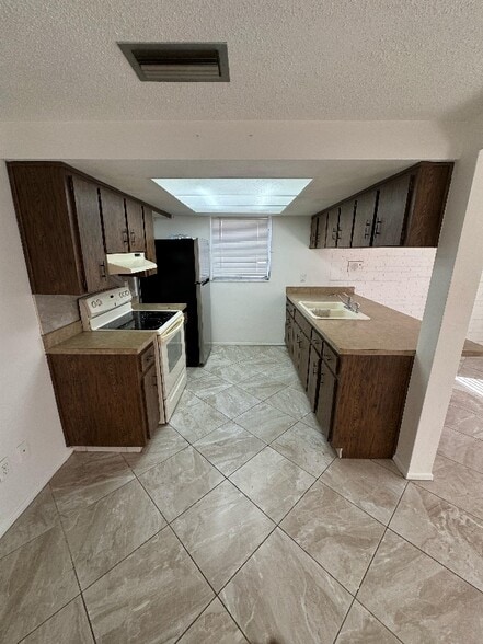 Building Photo - 6734 Amarillo St