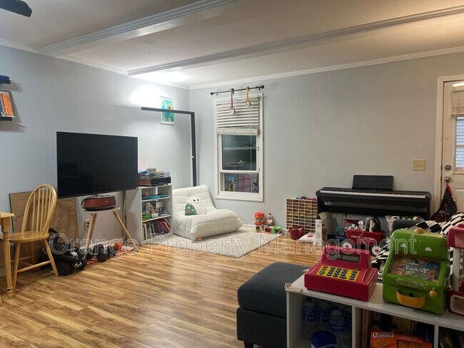 Building Photo - 343 Old Greenville Hwy