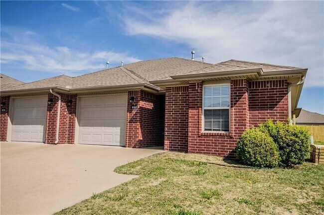 Primary Photo - 931 Kensington Dr