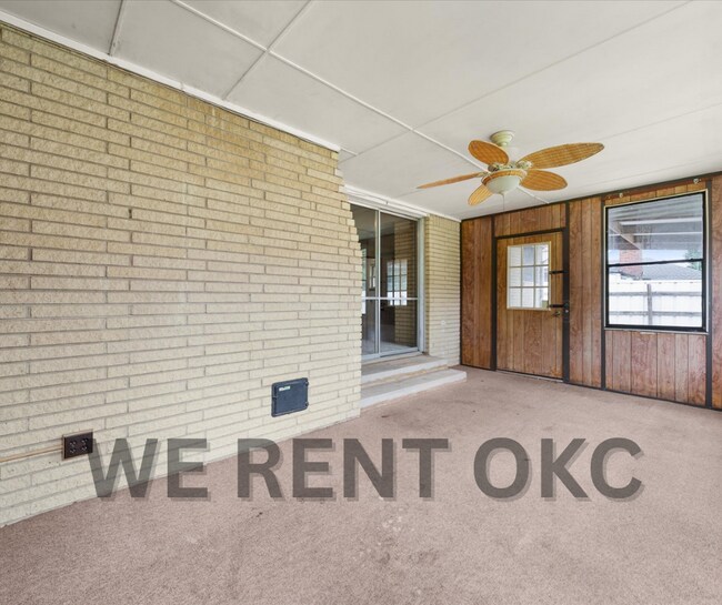 Building Photo - 3016 Shadybrook Dr