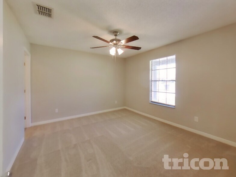 Building Photo - 2159 Acorn Manor
