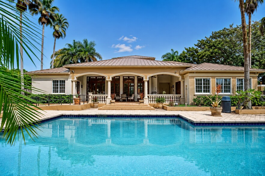 Building Photo - 1400 Crestwood Ct S