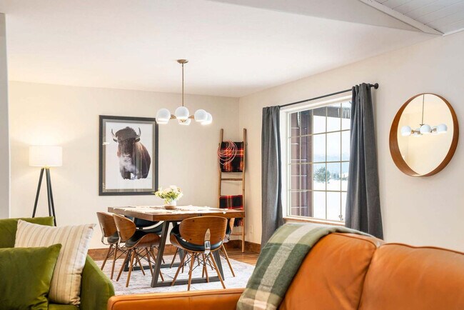 Building Photo - 1054 Canoe Loop