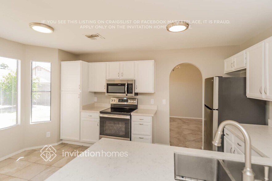 Building Photo - 1207 W Riviera Dr