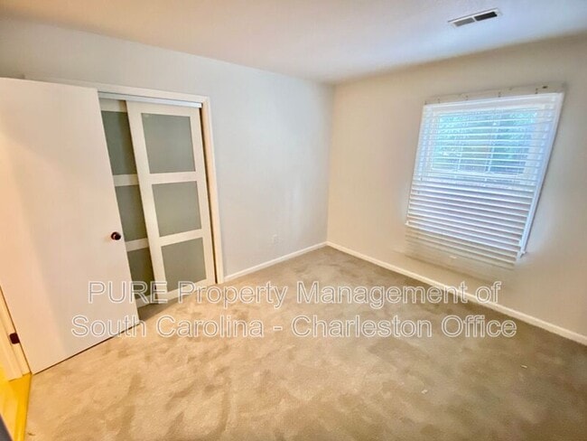 Building Photo - 7648 Hillview Ln