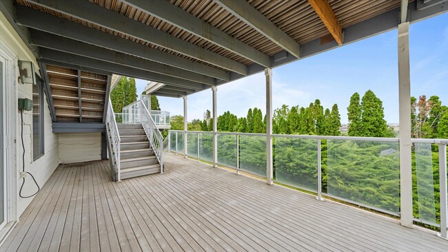 Building Photo - Spacious 4-Level Home with Panoramic Views for Lease – Hills West, South Richland – $2,800/mo