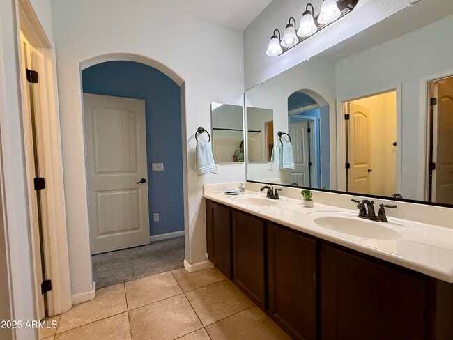 Building Photo - 4719 E Thunderheart Trail