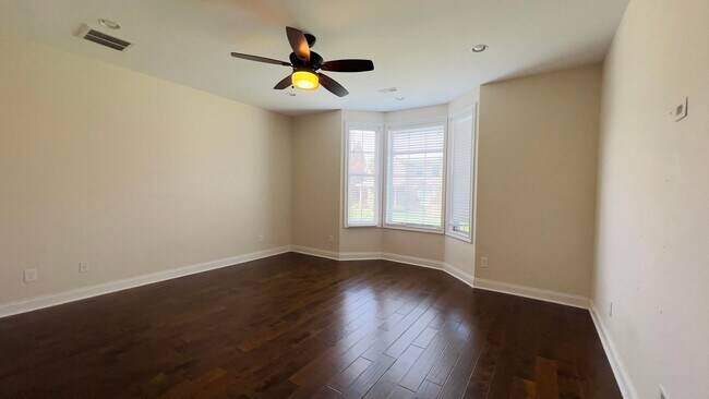 Building Photo - 4 bedroom 2.5 bathroom townhome located in Beaumont Park Townhome