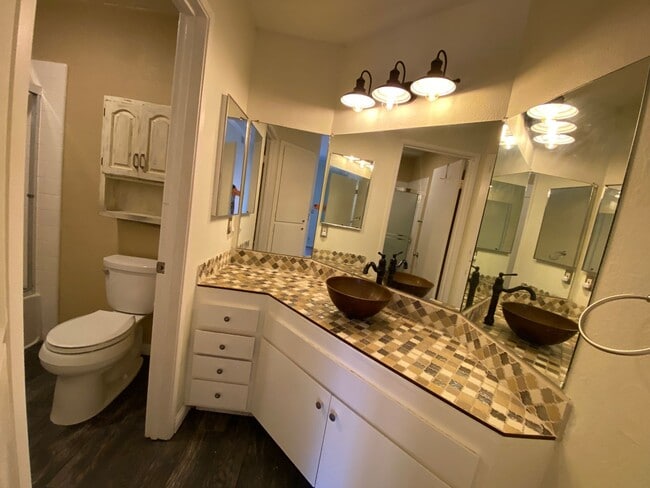 Building Photo - BLOSSOM VALLEY - Beautifully updated end u...