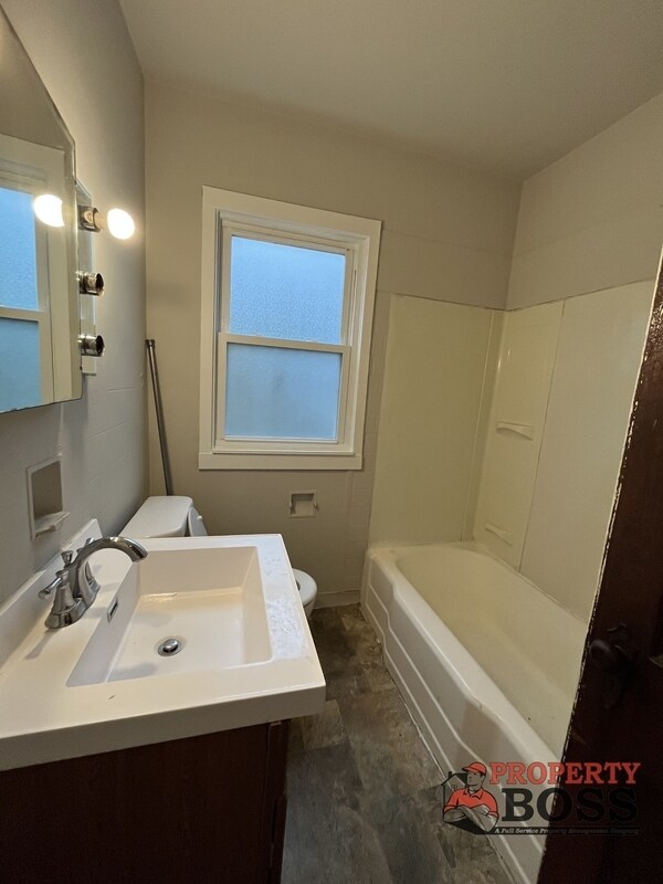 Building Photo - 353 S Hamilton St