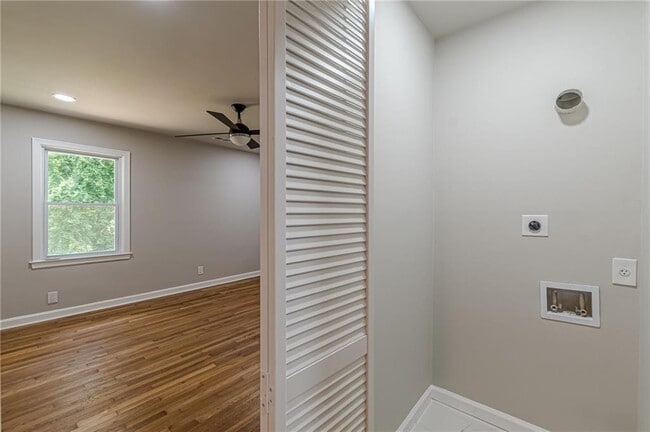 Building Photo - 1624 Dodson Dr SW