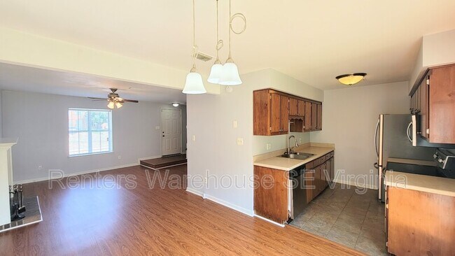 Building Photo - 809 Sutherland Arch