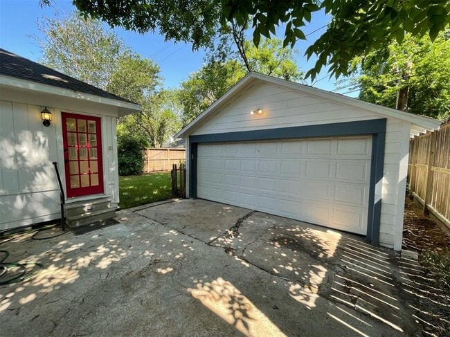 Building Photo - 3720 Jardin St