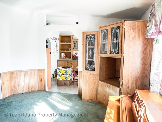 Building Photo - 2001 Manufactured Home on 160 Acre Farm ne...