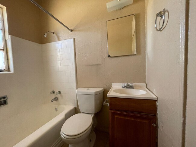 Building Photo - MOVE IN SPECIAL-500.00 OFF 1ST MONTHS RENT...