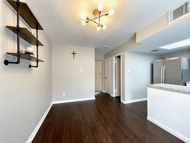 Building Photo - 11525 Beechnut St