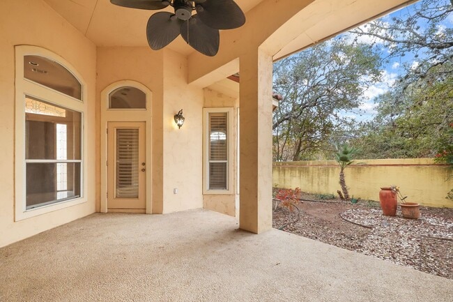 Building Photo - 3 Bedroom/2 Bath Stone Oak Subdivision