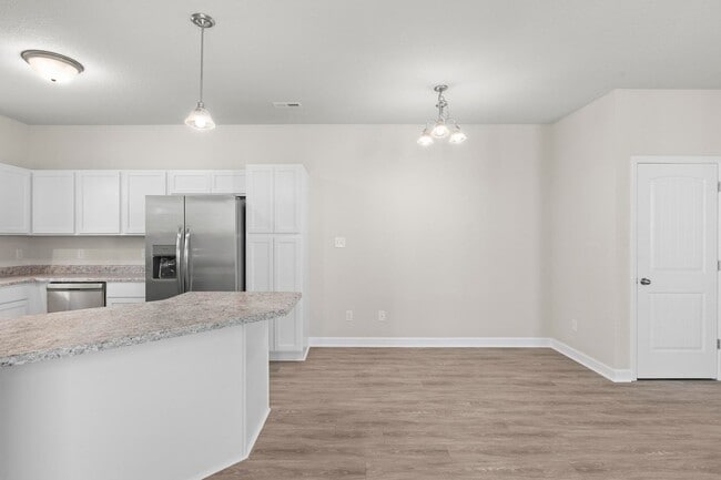 Building Photo - Townhouse For Rent in Holly Ridge!