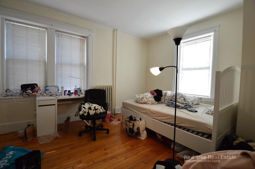 Building Photo - 62 Egmont St