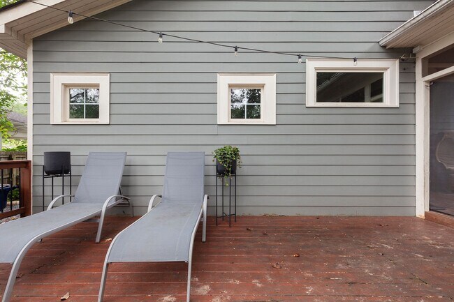 Building Photo - Beautiful 2bd/2ba Bungelow in Kirkwood wit...