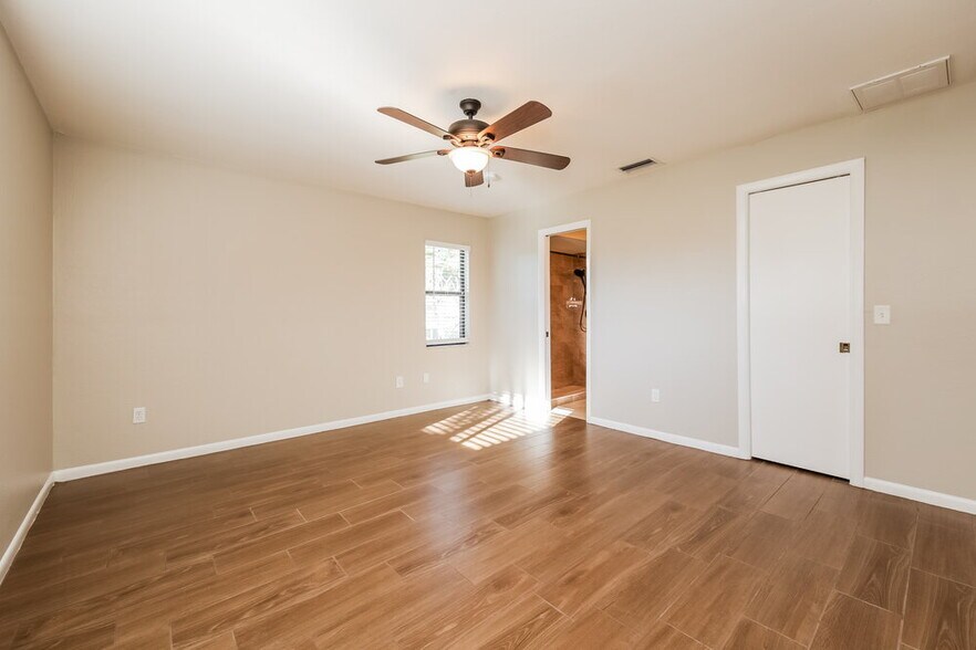 Building Photo - 4208 SE 9th Ave