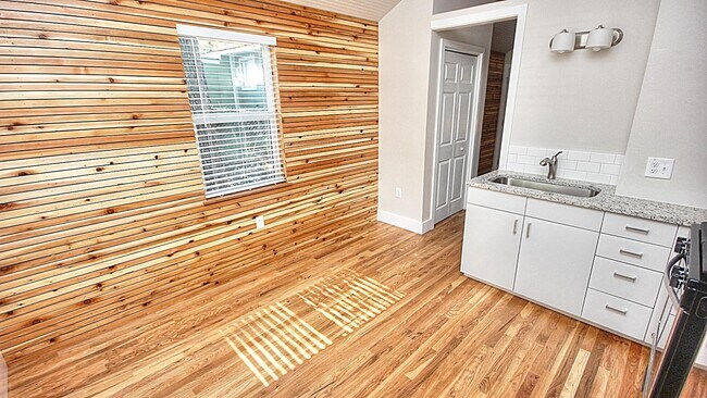 Building Photo - 3502 E 12th St